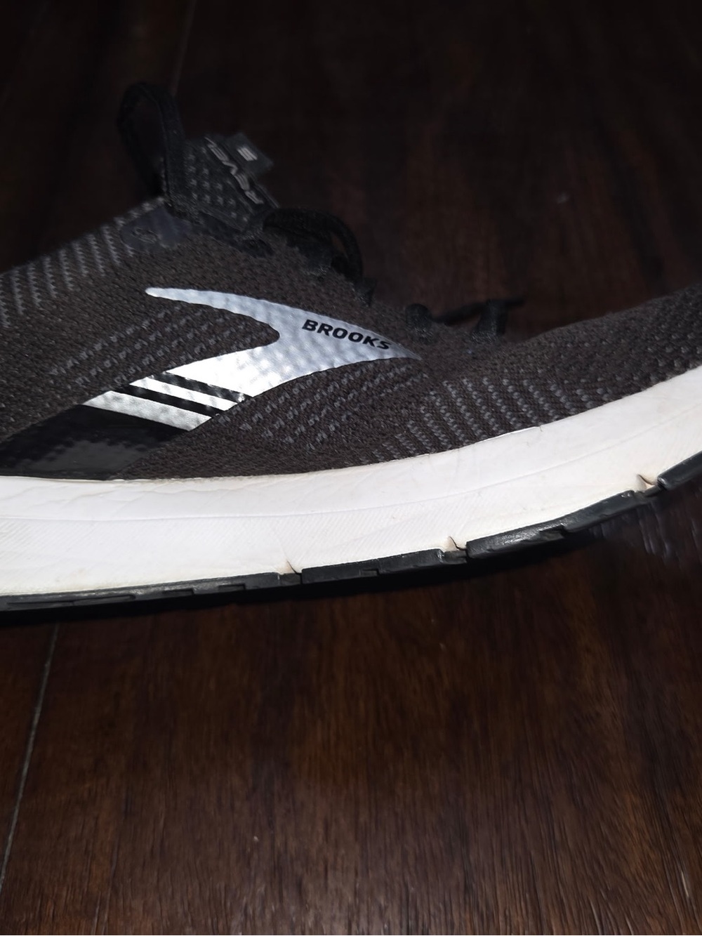 Brooks Men's Black and White Running Shoe, Ready!!!